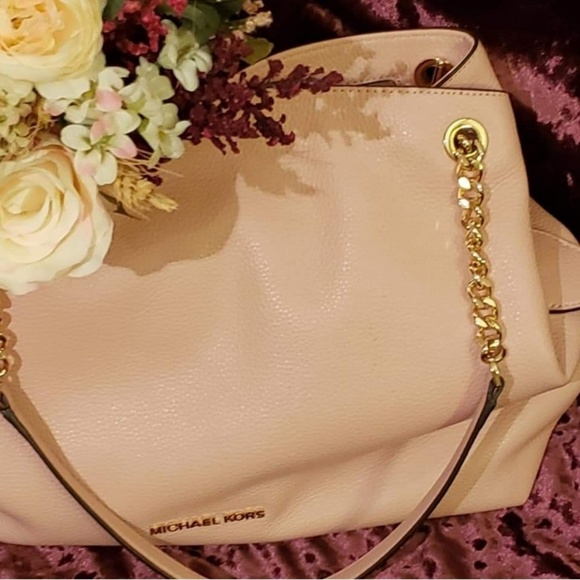 🦋🦋 Michael Kors Purse 🦋🦋 - Picture 2 of 8